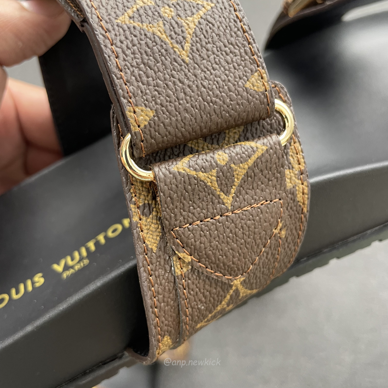 Louis Vuitton Bom Dia Flat Mule Sandals (5) - www.newkick.vip